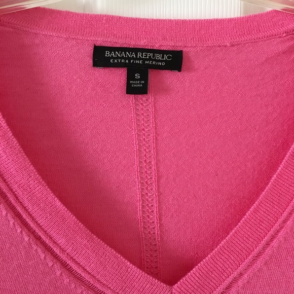 Banana Republic merino wool v-neck sweater - Picture 2 of 7